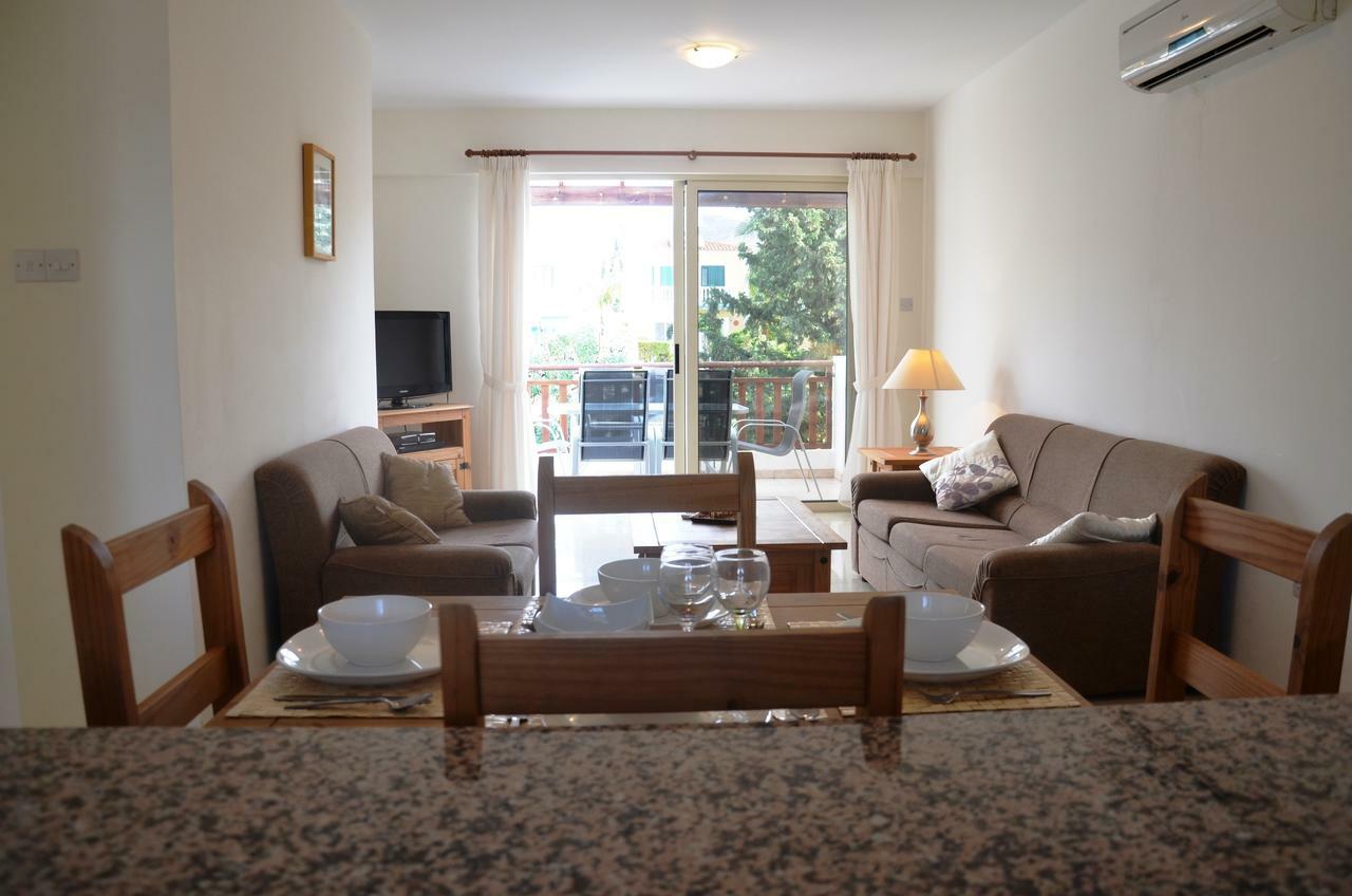 Top Floor, 2 Bedroom Apartment Vanessa D204, Free Wifi, Village View Peyia Ruang foto